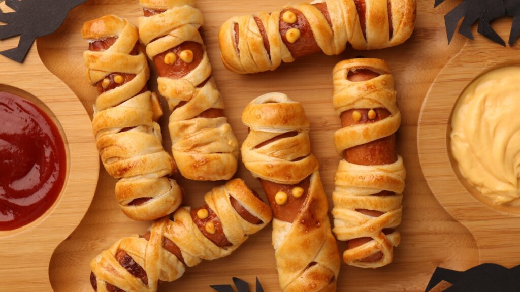 Prepare adorables hot dogs de momia con este ingrediente enlatado