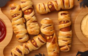 Prepare adorables hot dogs de momia con este ingrediente enlatado