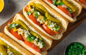 La diferencia entre los hot dogs estilo Sonora y Chicago