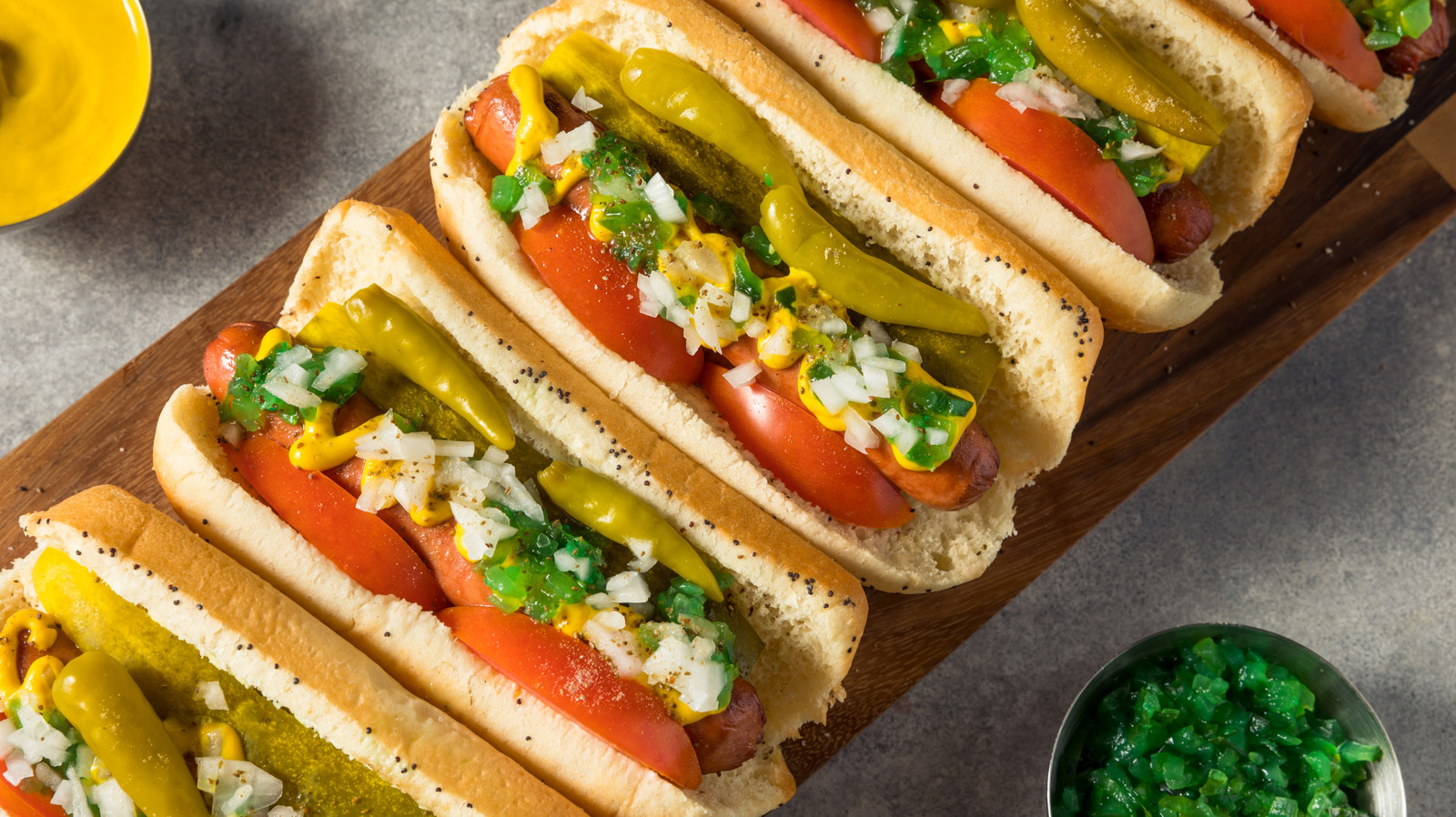La diferencia entre los hot dogs estilo Sonora y Chicago