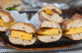 El sándwich de desayuno estilo español que puedes preparar fácilmente en casa