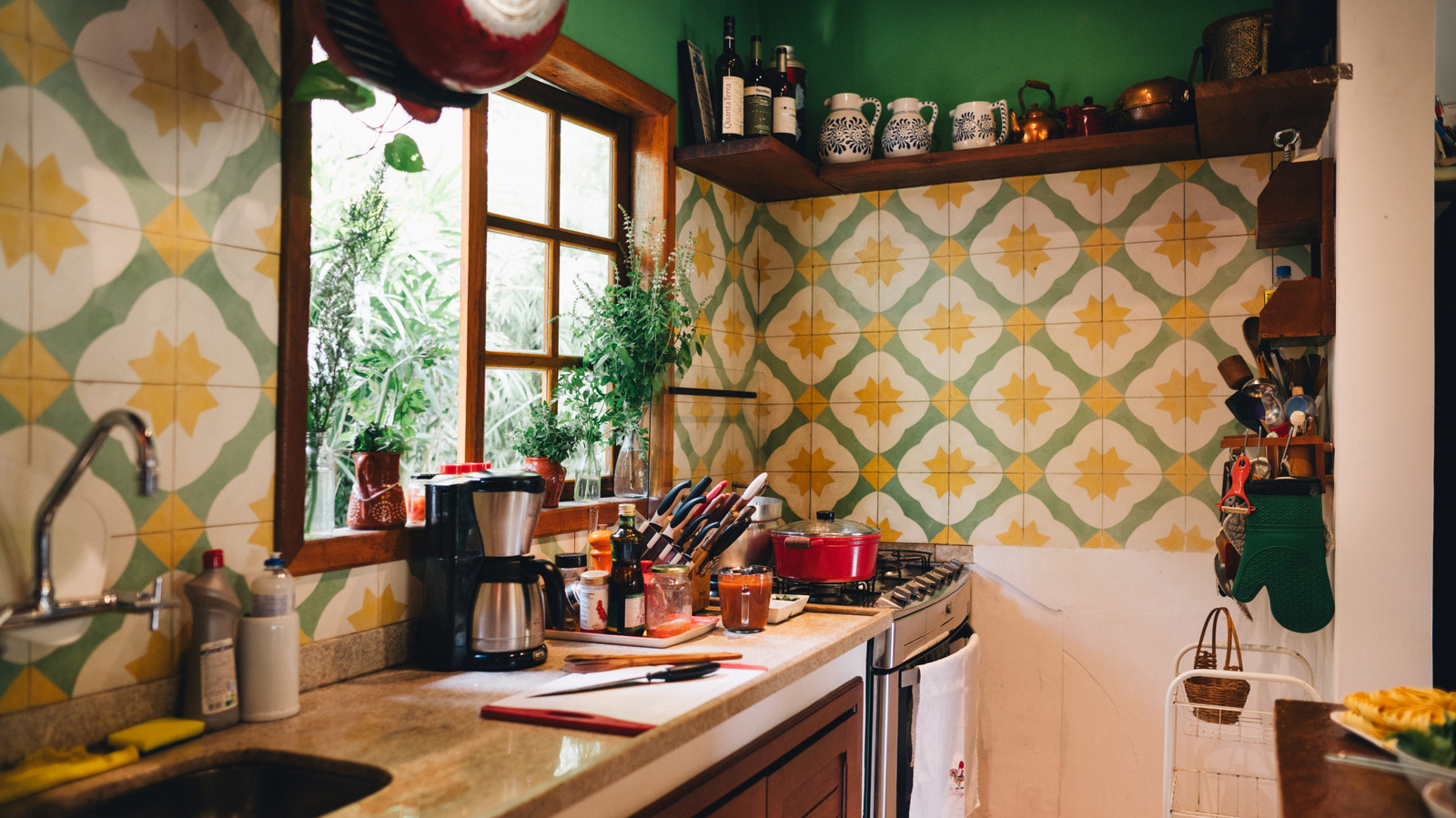 El color retro de los electrodomésticos de cocina que estaba en todas partes en los años 80