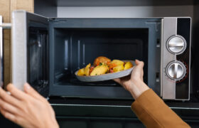 La señal reveladora de que su Pyrex antiguo no es apto para microondas
