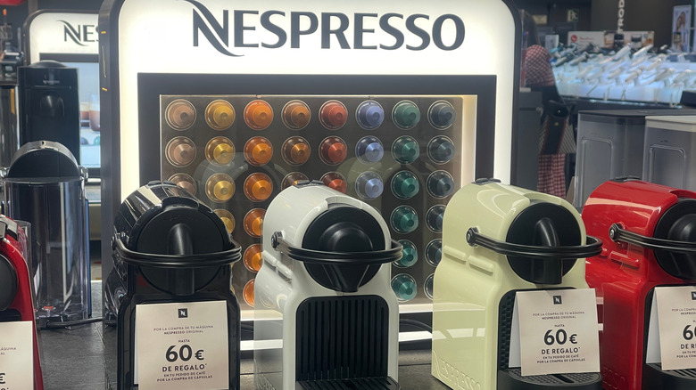 Cafeteras Nespresso en una tienda