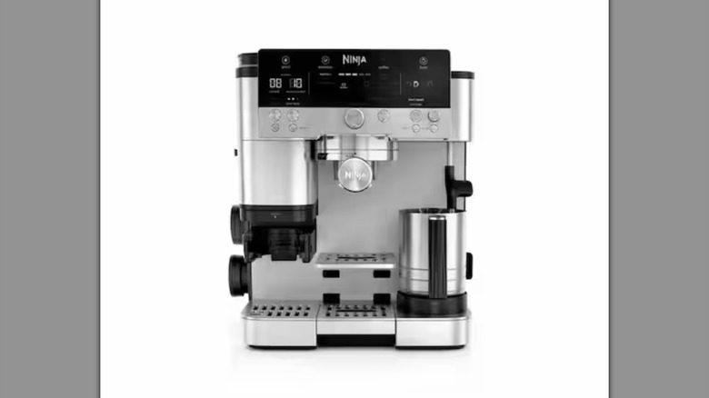 Máquina de café expreso Ninja 1 Cup Luxe Cafe Premier Series sobre fondo blanco.