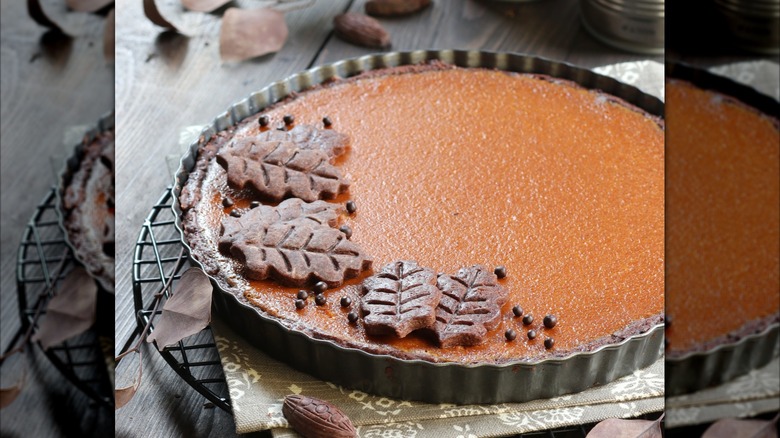 Pastel de calabaza con costra de chocolate amargo