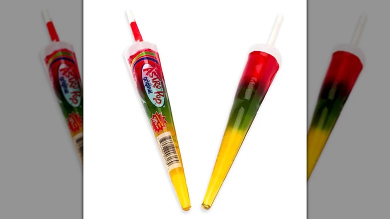 Dos piruletas Astro Pop sobre un fondo blanco.