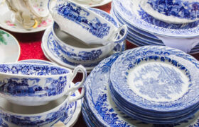 Ni Pyrex, ni CorningWare: la marca de vajillas de 250 años que hay que buscar en las tiendas de segunda mano