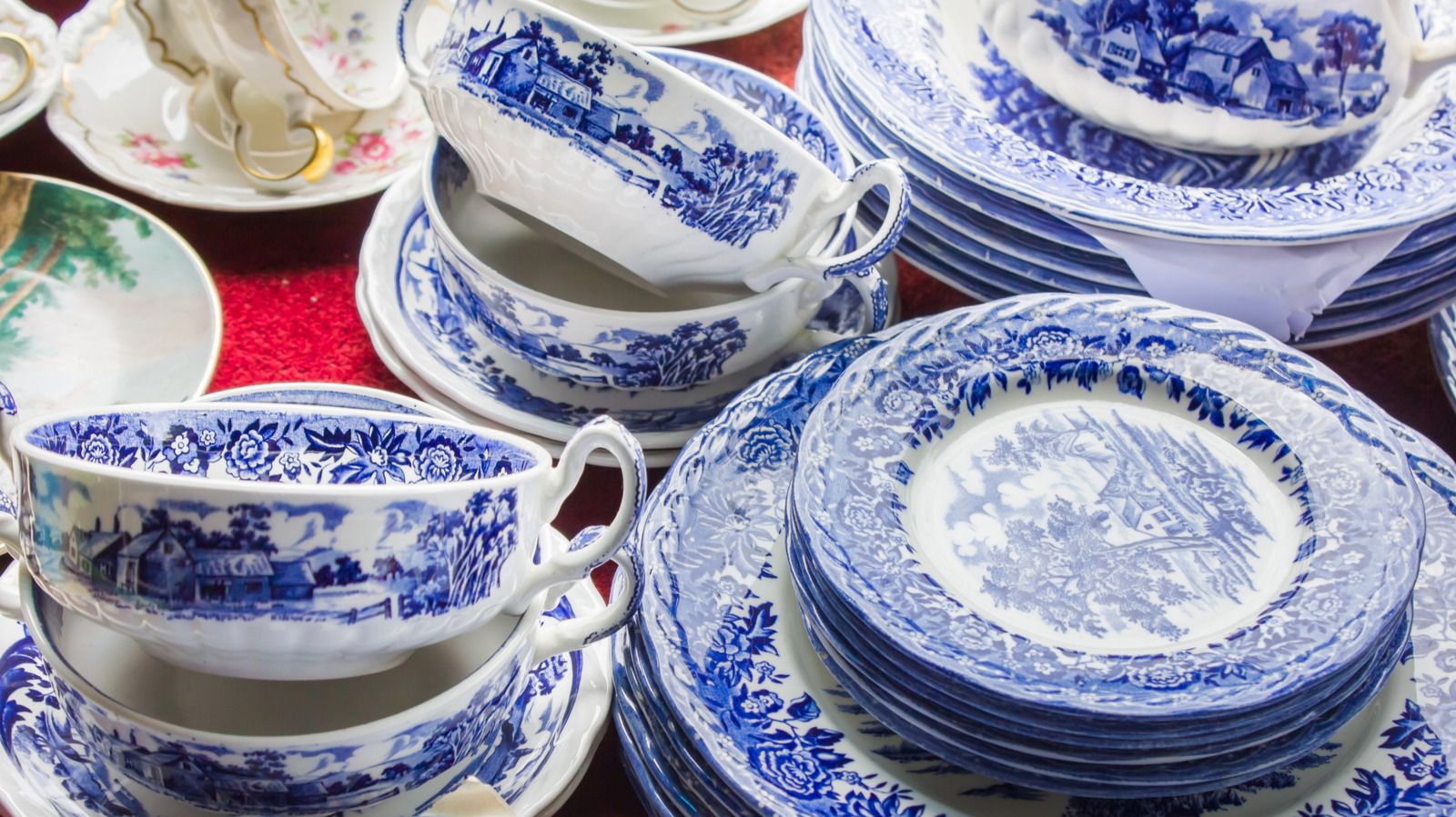 Ni Pyrex, ni CorningWare: la marca de vajillas de 250 años que hay que buscar en las tiendas de segunda mano