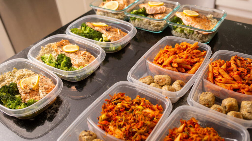 4 formas de utilizar recipientes para almacenar alimentos sin tapa
