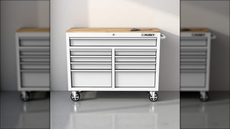 Gabinete de banco de trabajo móvil de 9 cajones Gloss While Husky
