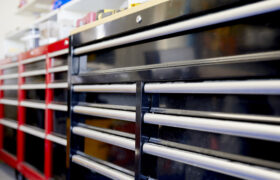 TikToker utiliza la caja de herramientas de Home Depot para crear un almacenamiento de cocina sencillo