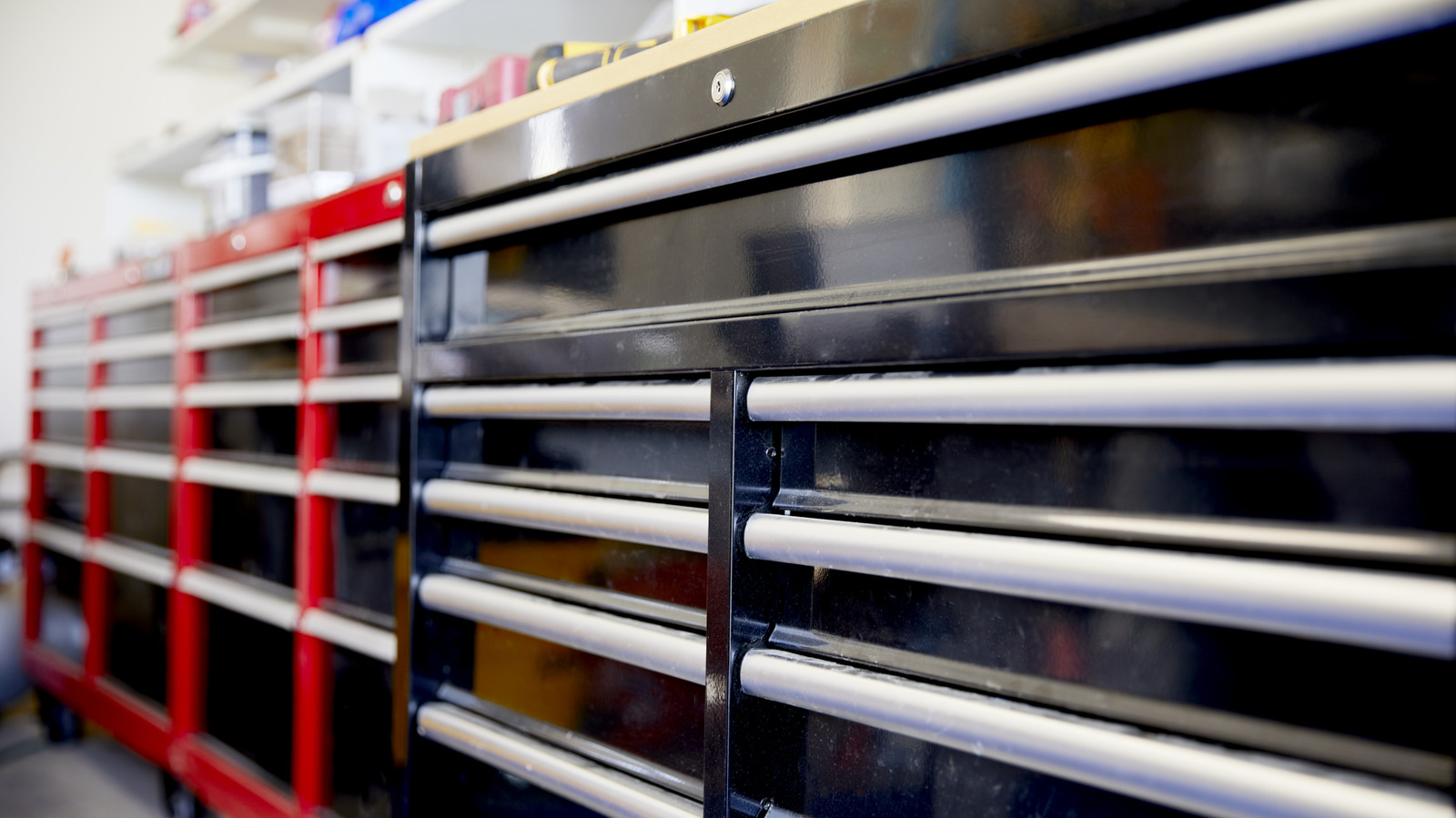 TikToker utiliza la caja de herramientas de Home Depot para crear un almacenamiento de cocina sencillo