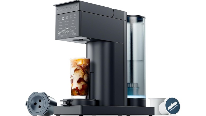 Cafetera Chefman monodosis con bebida helada y monodosis
