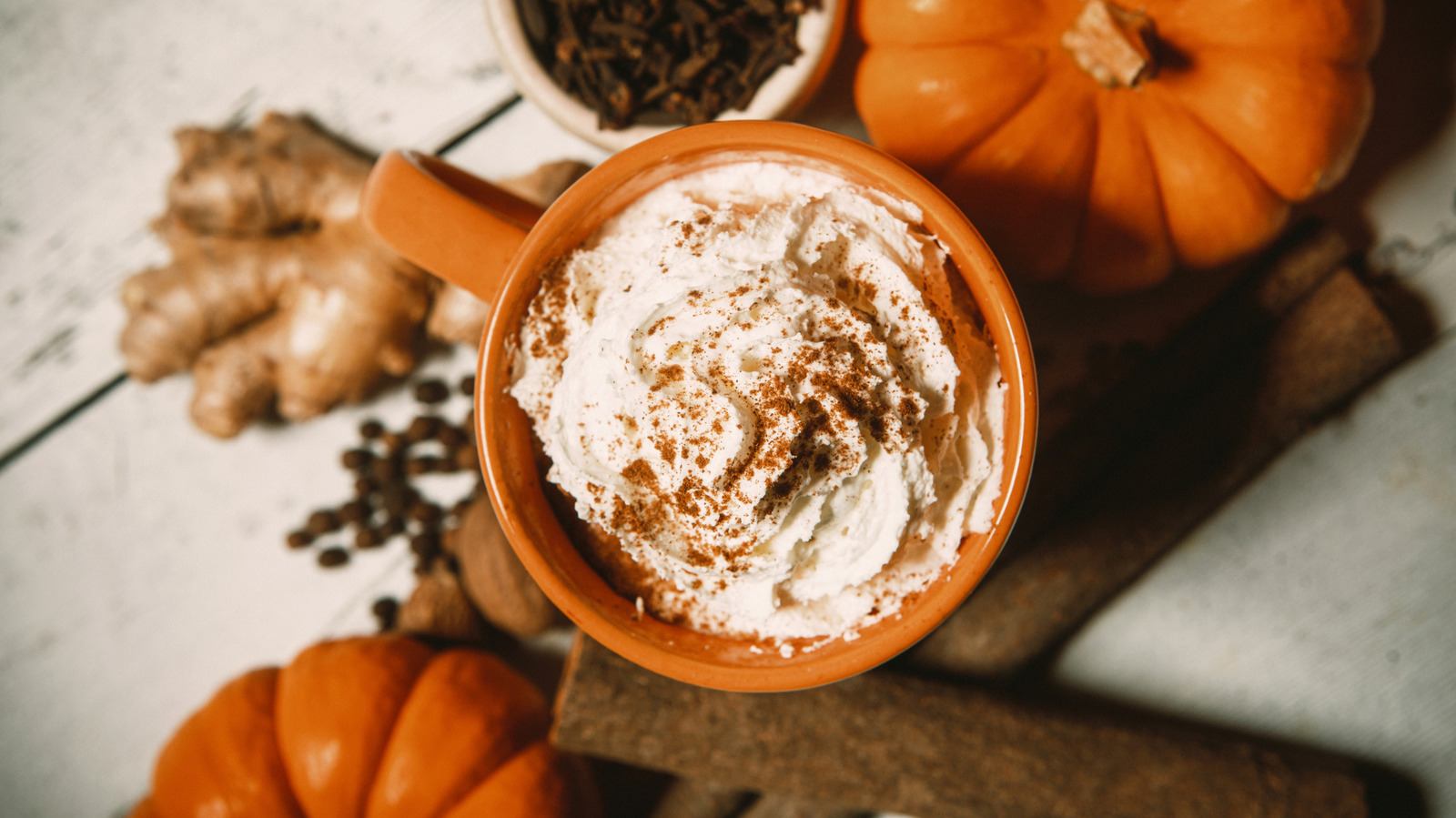 La diferencia entre Dunkin' y Pumpkin Spice Latte de Starbucks